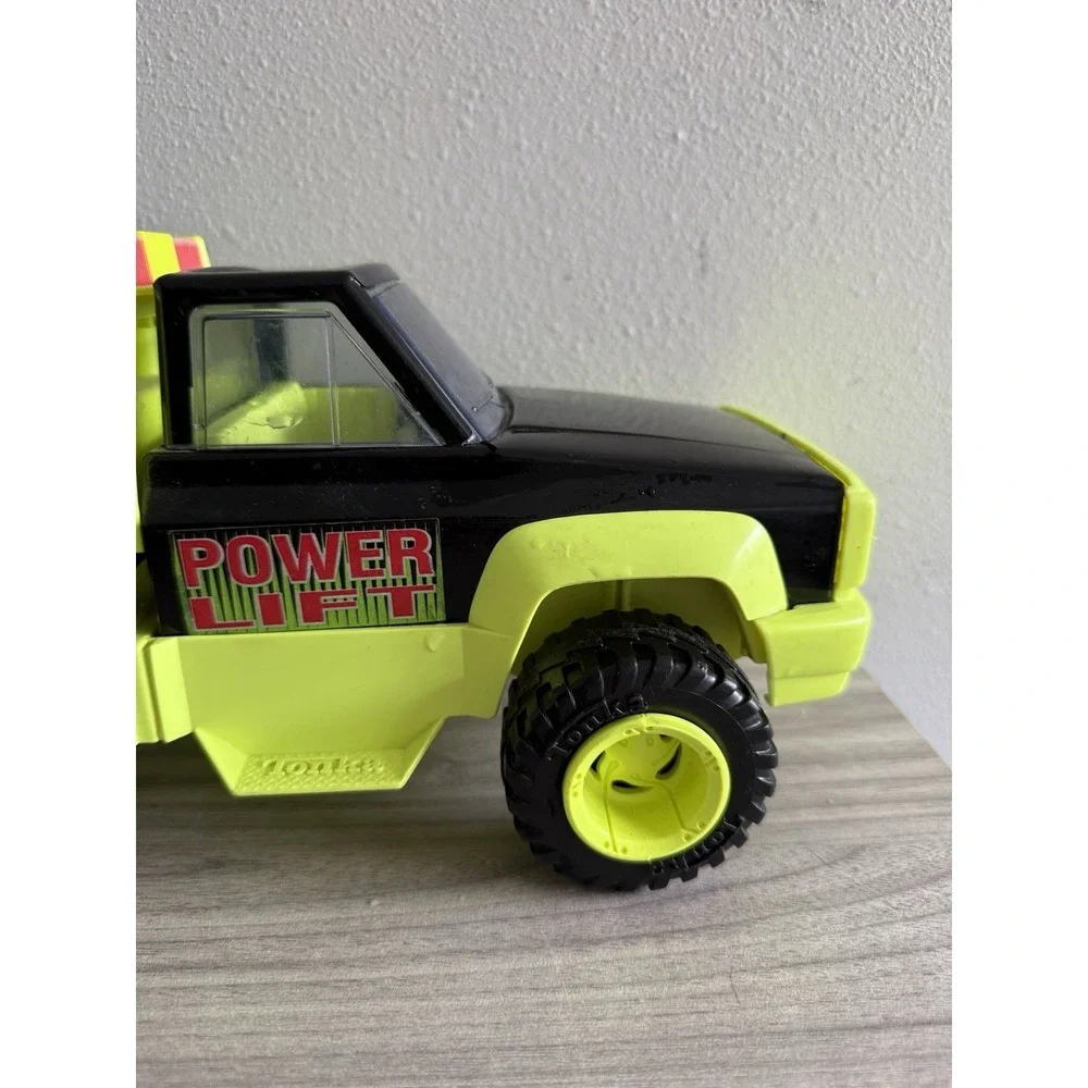 Vintage 1993 Tonka Power Lift Tow Truck with Green Tonka Car Working Big 19.5